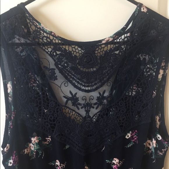 Cute summer jumpsuit never been worn! - Picture 2 of 4